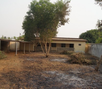 Villa 5 chambres sur 1 lot 3/4  avec 3 tampons à rénover